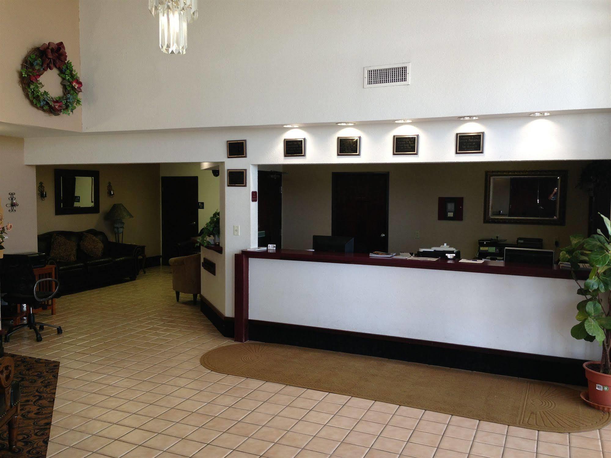 Brentwood Inn & Suites Hobbs Exterior photo